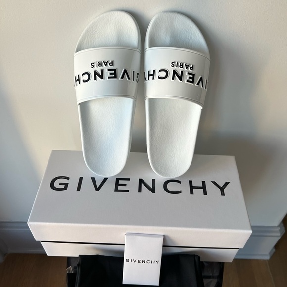 Givenchy Logo-Embossed Pool Slide Sandals - Picture 13 of 14